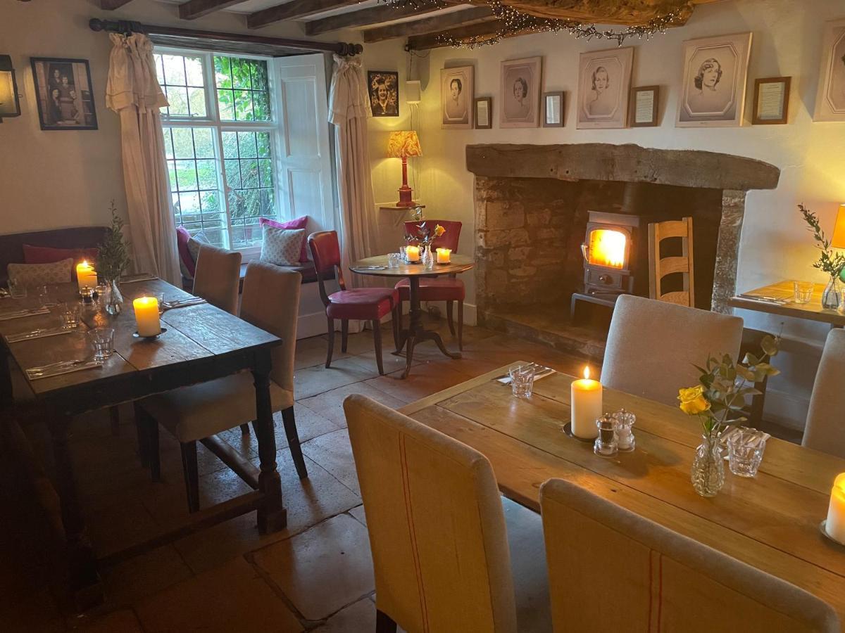 The Swan Inn Swinbrook Burford Eksteriør billede