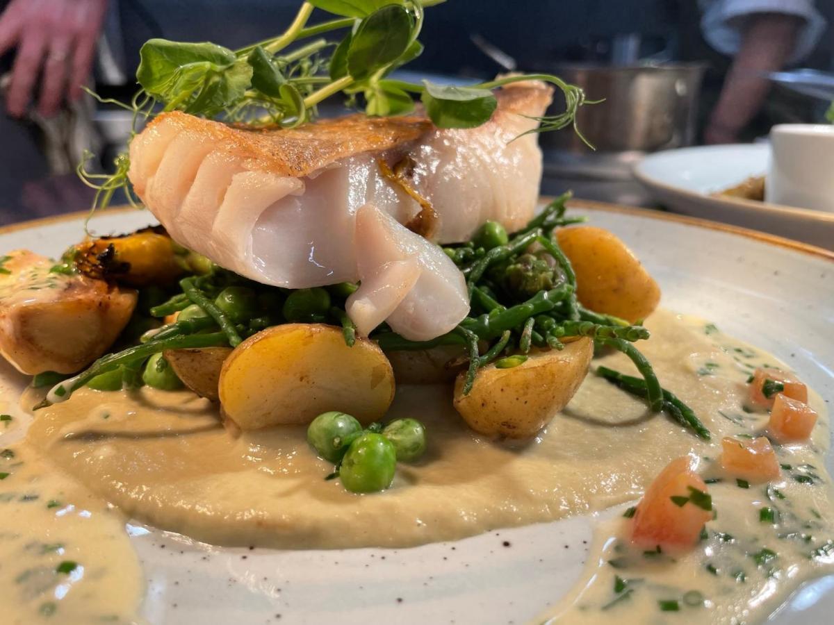 The Swan Inn Swinbrook Burford Eksteriør billede