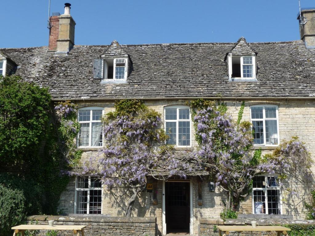The Swan Inn Swinbrook Burford Eksteriør billede