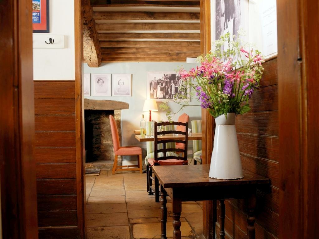 The Swan Inn Swinbrook Burford Eksteriør billede