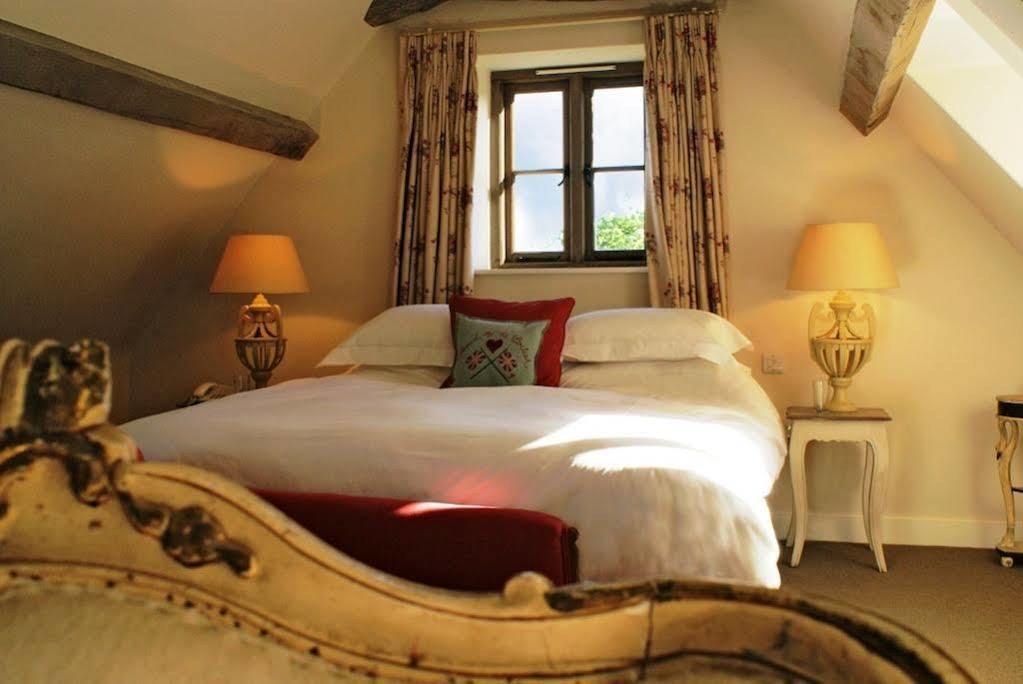 The Swan Inn Swinbrook Burford Eksteriør billede
